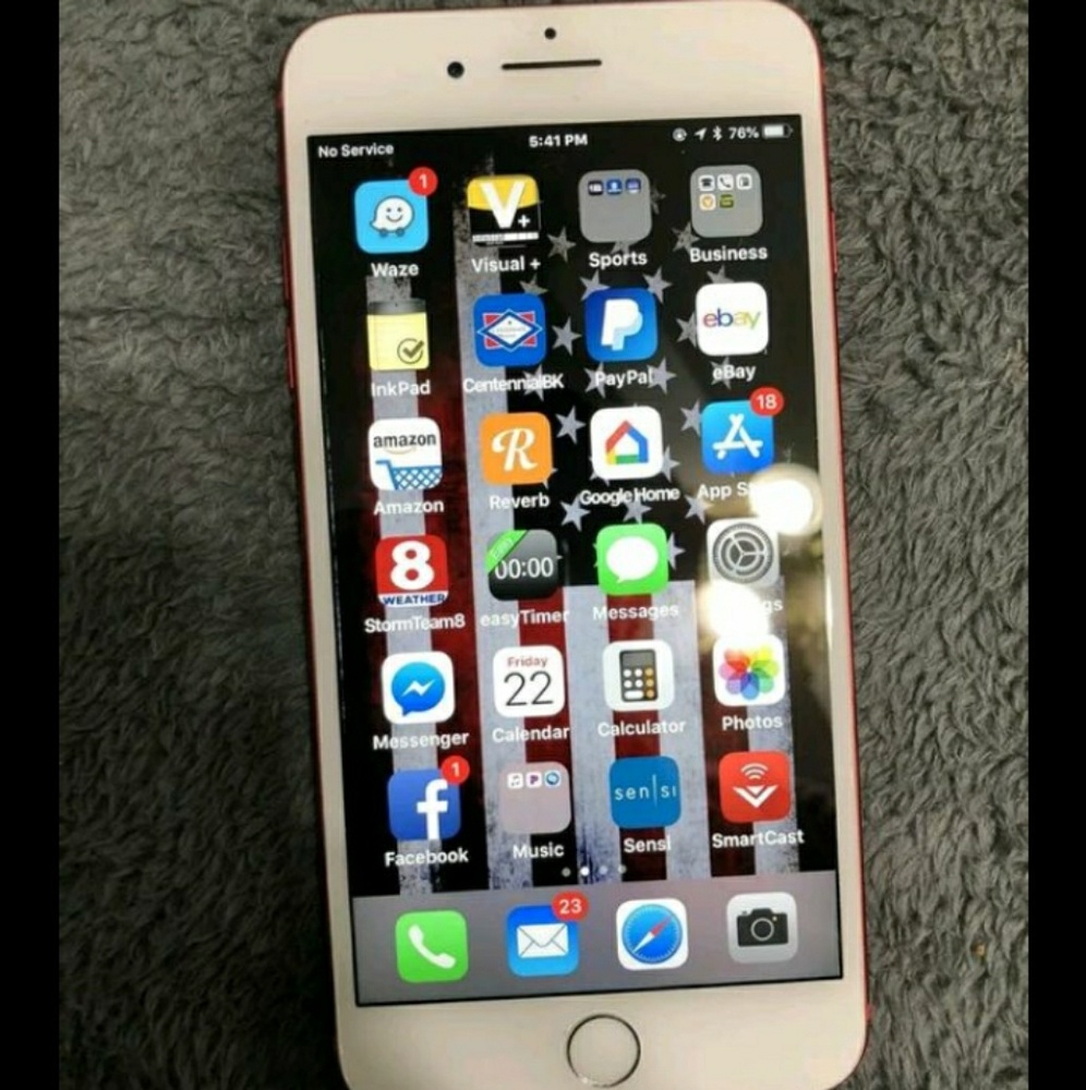 Red iPhone 7 - Picture 2 of 3